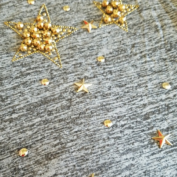 SALE $10 Gray tee w/bead & stud accents NWT•Multiple Sizes - Picture 6 of 8